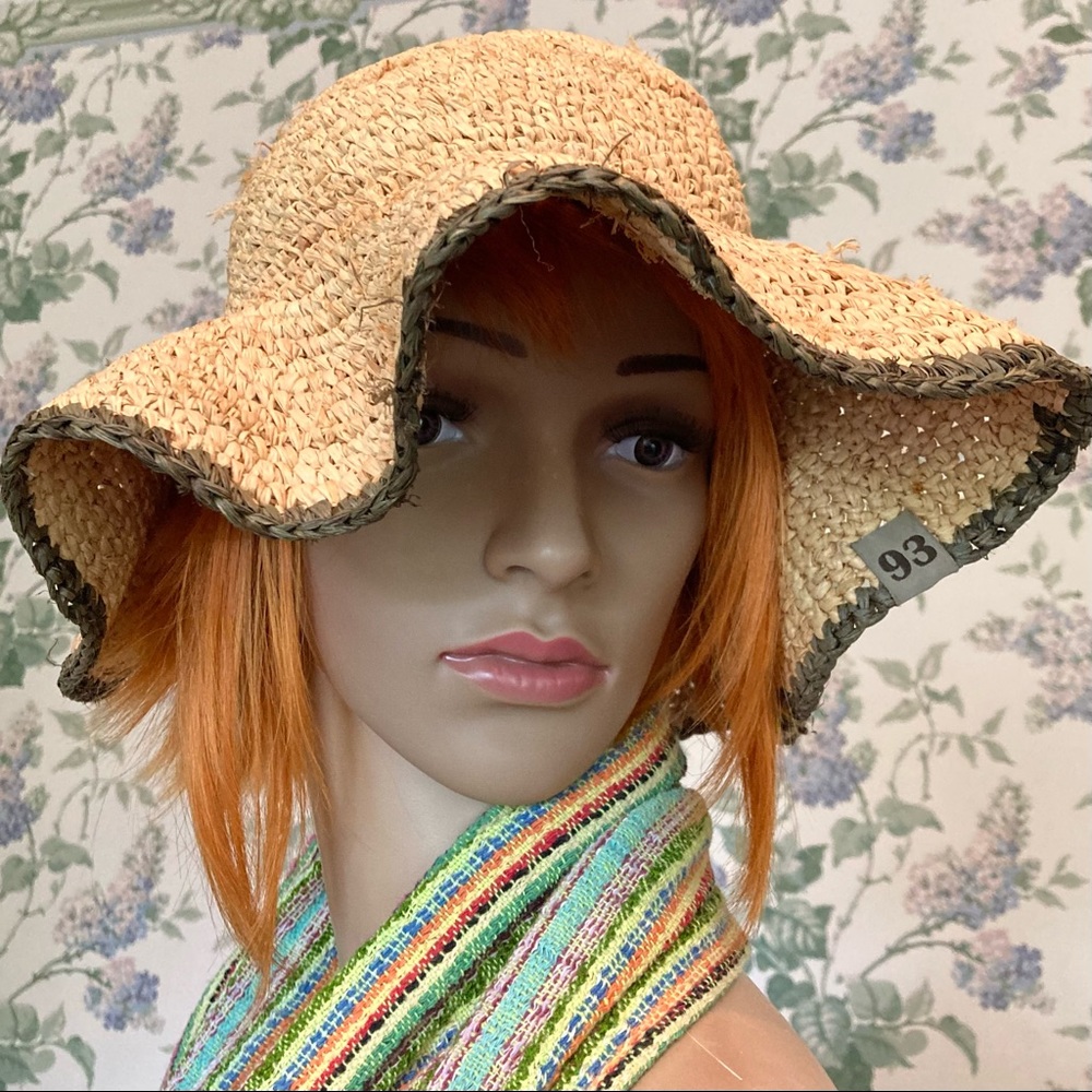 Mountain Hardwear Floppy Straw Hat